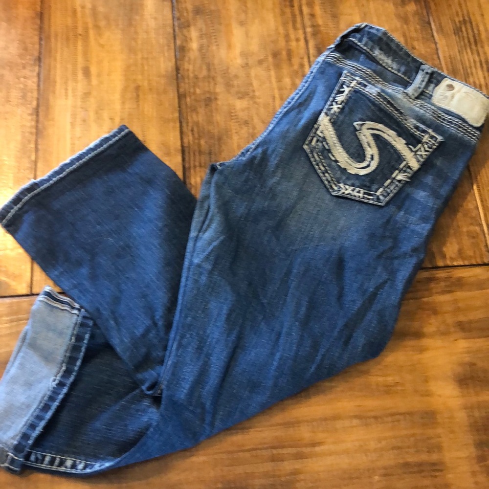 Silver capris!